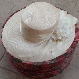 👒SOLD Vintage Cream Staw Wedding Hat with Feather